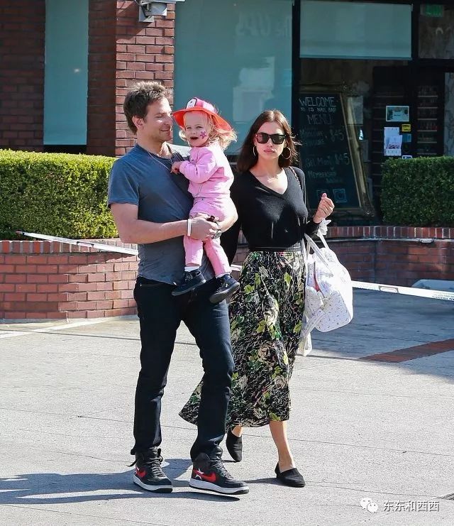 连甩50亿身家巨星和好莱坞男神,她宁可当单身妈妈也要自由…