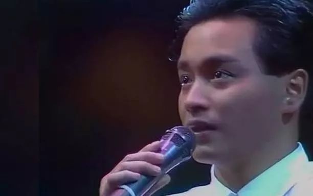 �ڵ�30���̨������˥¼��һ�������͵ĸ��