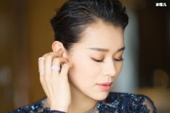 胡杏儿黄宗泽情断，嫁给李乘德把日子过成了诗？