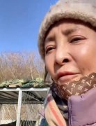 演员李勤勤收养周海媚爱犬 称狗狗墩墩很可爱