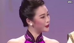 钟丽缇比丈夫大十二岁，如今生活过得很滋润