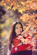 猥琐对着美女飞机喷到脸上:被男同桌摸了一节课