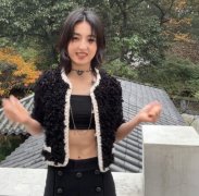 张子枫六块腹肌非常明显 网友：没想到子枫妹妹这么强！
