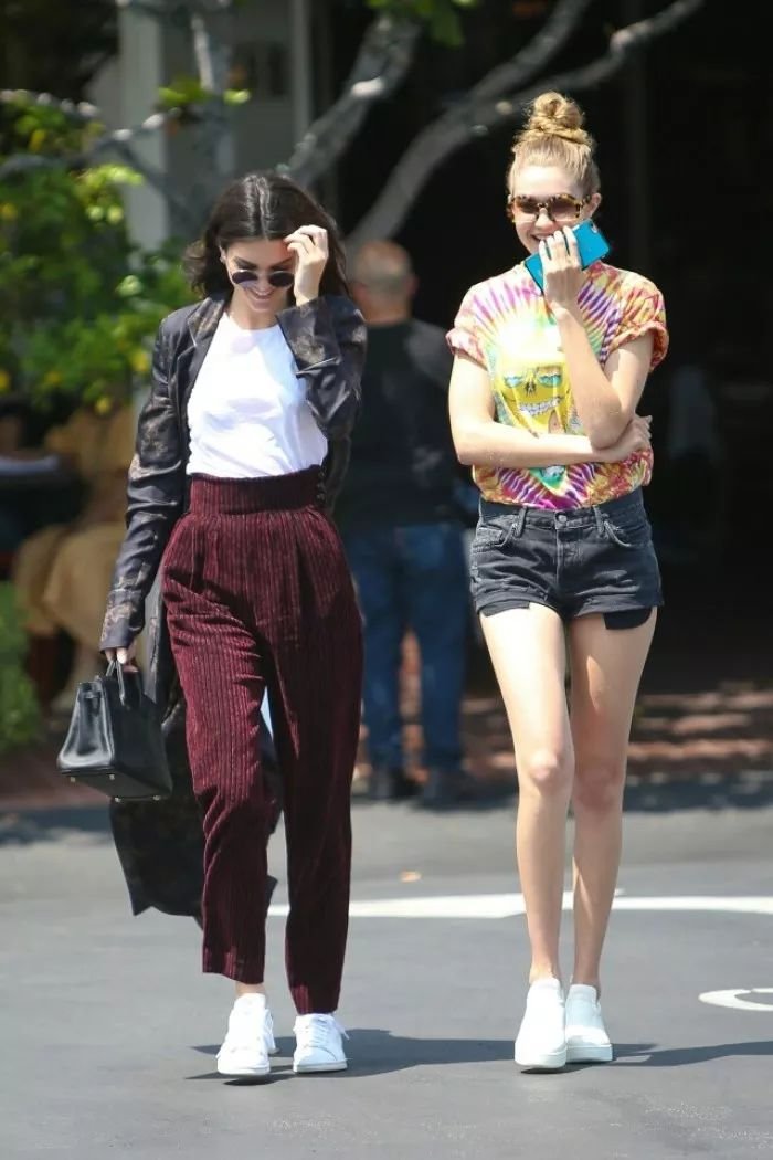 连香奈儿都啧啧称奇的平价牛仔裤,不仅显瘦10斤还腿长2米!