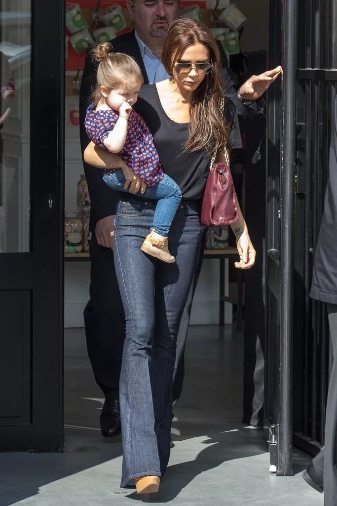 连香奈儿都啧啧称奇的平价牛仔裤,不仅显瘦10斤还腿长2米!