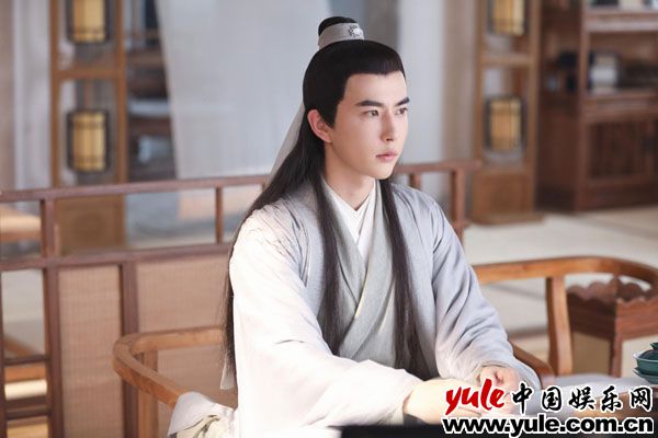 许仙半身照 于朦胧《新白娘子传奇》持续热播 许仙“复活”重回“单身”