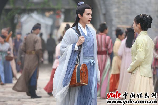 许仙背药箱 于朦胧《新白娘子传奇》持续热播 许仙“复活”重回“单身”