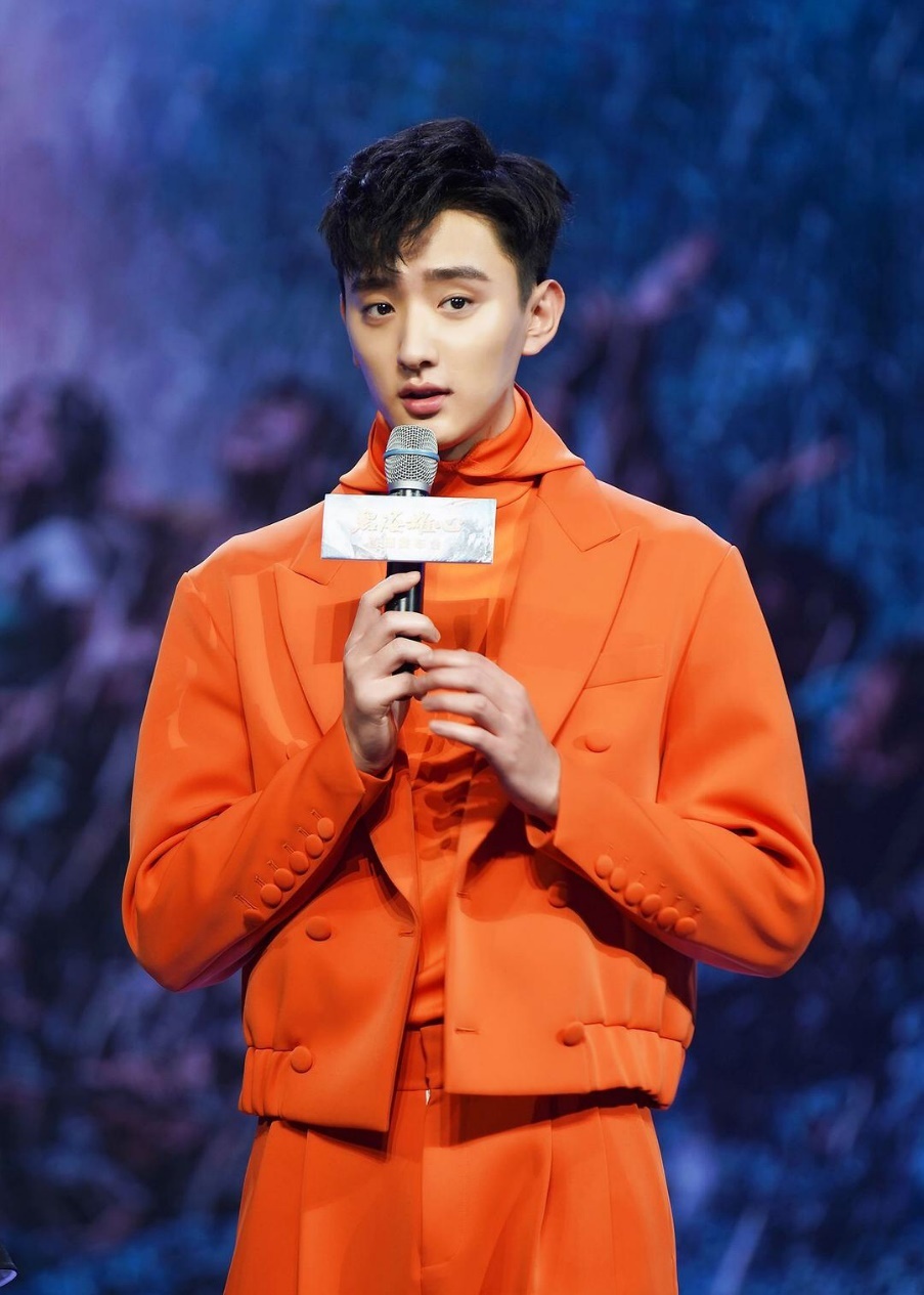 ΪӪҵ��װ͵�ģ���Сͮ��С�̸�����Դ���Ӱʦ������̫Ŭ��