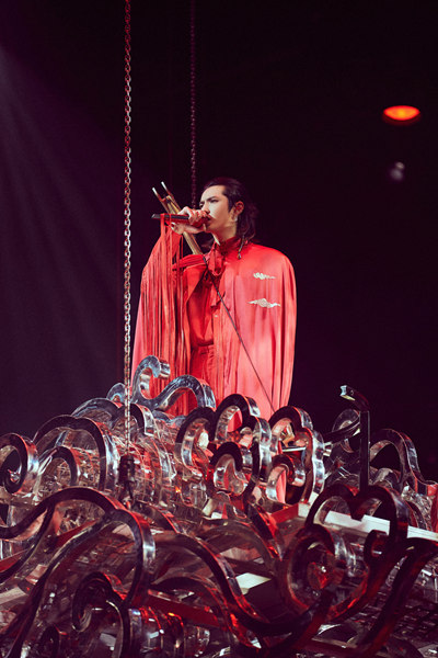 吴亦凡南京演唱会首唱《大碗宽面》 感谢歌迷让自己不平凡