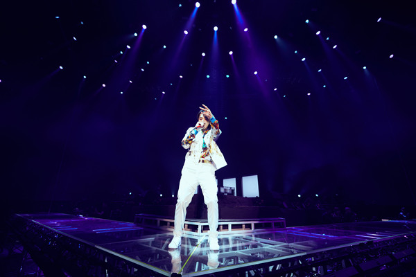 吴亦凡南京演唱会首唱《大碗宽面》 感谢歌迷让自己不平凡