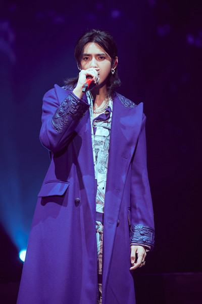 吴亦凡南京演唱会首唱《大碗宽面》 感谢歌迷让自己不平凡