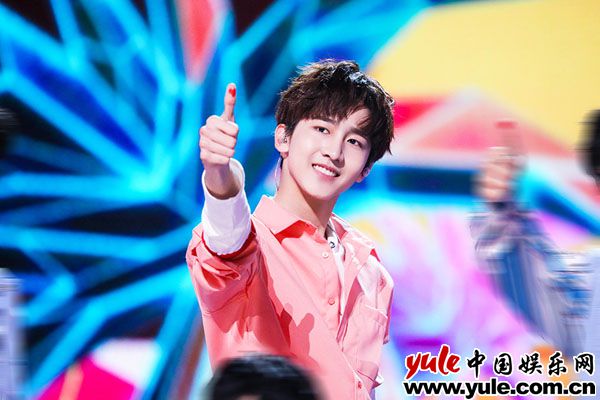 SDT娱乐赵让、李鑫一1 《创造营2019》首公演:赵让Carry强手队 李鑫一VOCAL最强音