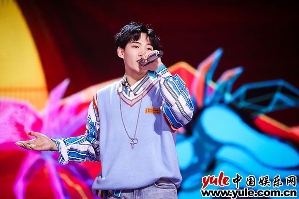 SDT娱乐赵让、李鑫一2 《创造营2019》首公演:赵让Carry强手队 李鑫一VOCAL最强音