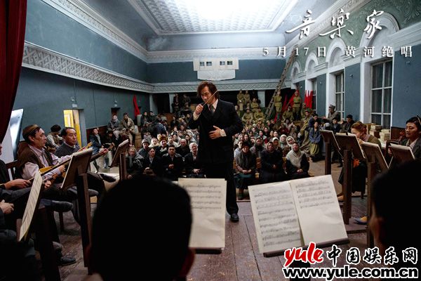 “黄河大合唱”片段燃哭! 铁汉胡军柔情献艺《音乐家》