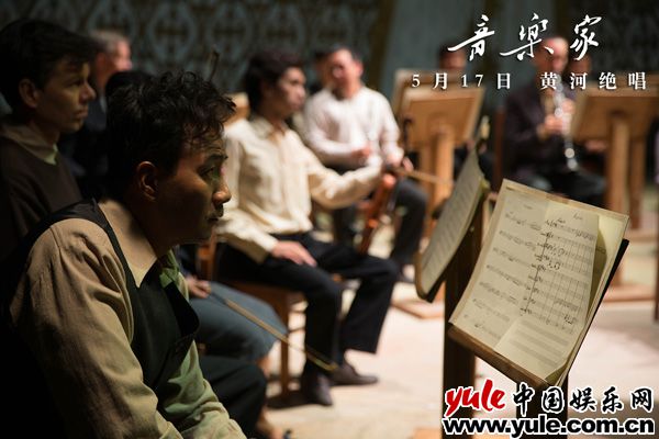 “黄河大合唱”片段燃哭! 铁汉胡军柔情献艺《音乐家》