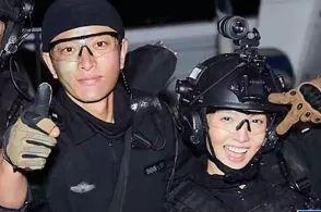 �������ͽ�˫���������������˷��ϡ�