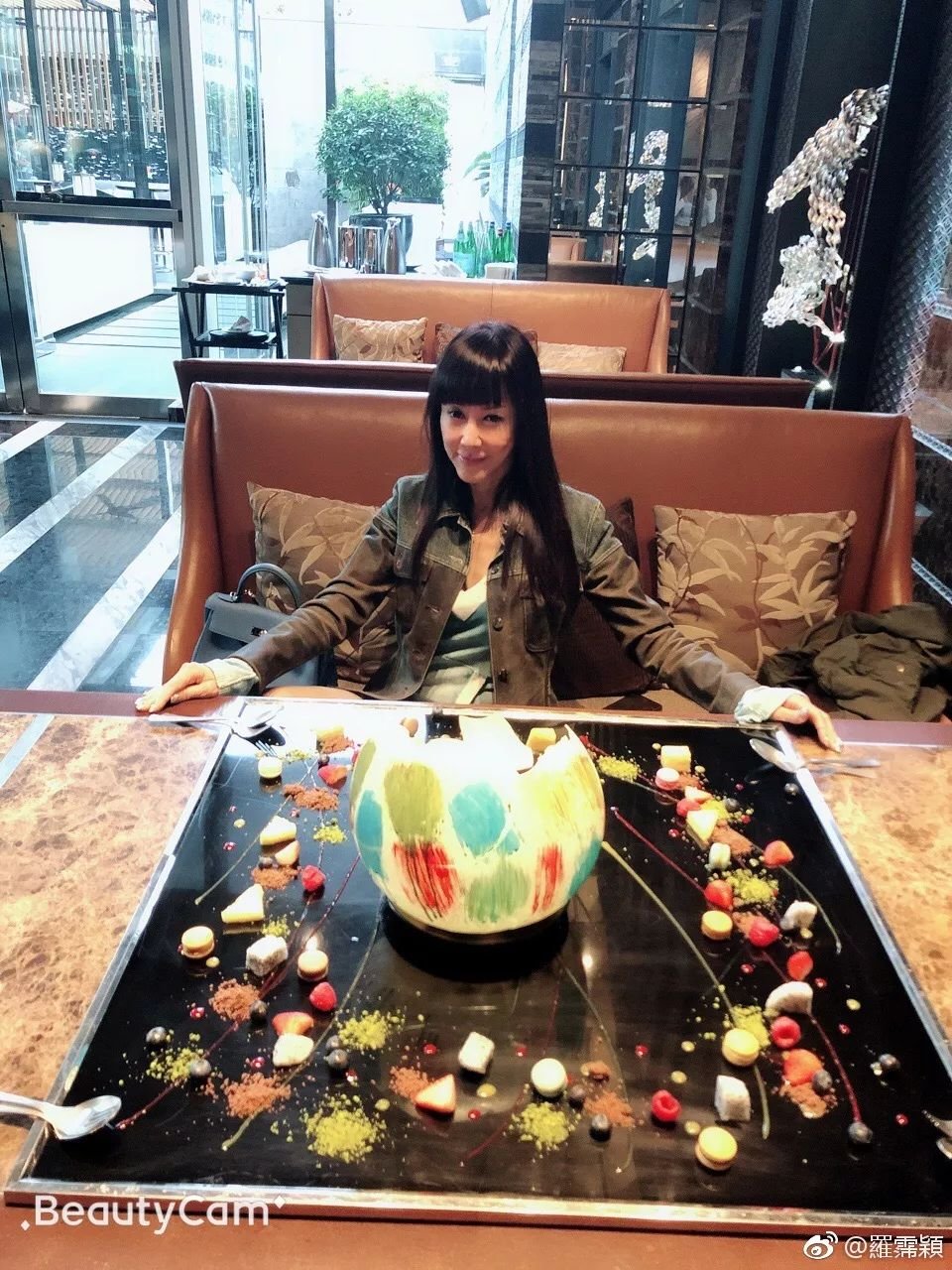 这位爆料一姐究竟私藏了多少个嫩男!