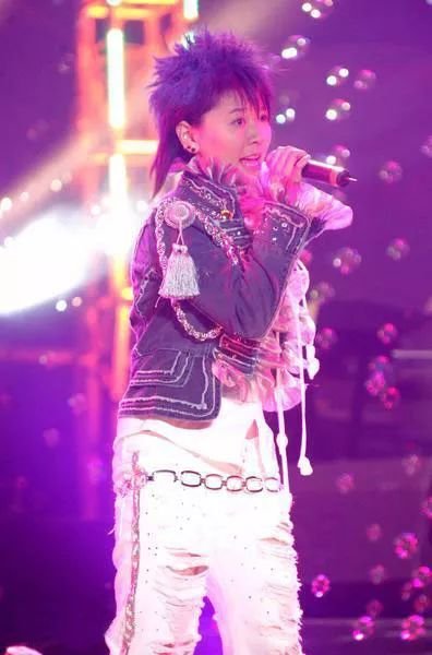 芒果台的亲儿媳,站队撕X,还暴露了李小璐的秘密