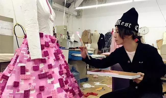 芒果台的亲儿媳,站队撕X,还暴露了李小璐的秘密