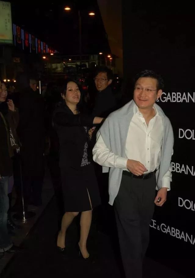 宣布和身价30亿的老公离婚,原来是找好下家了?