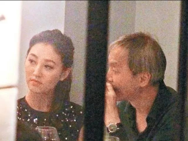 宣布和身价30亿的老公离婚,原来是找好下家了?