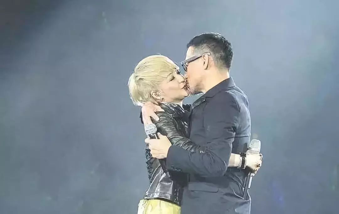 被港媒贴上失意而疯癫标签的不止蓝洁瑛…