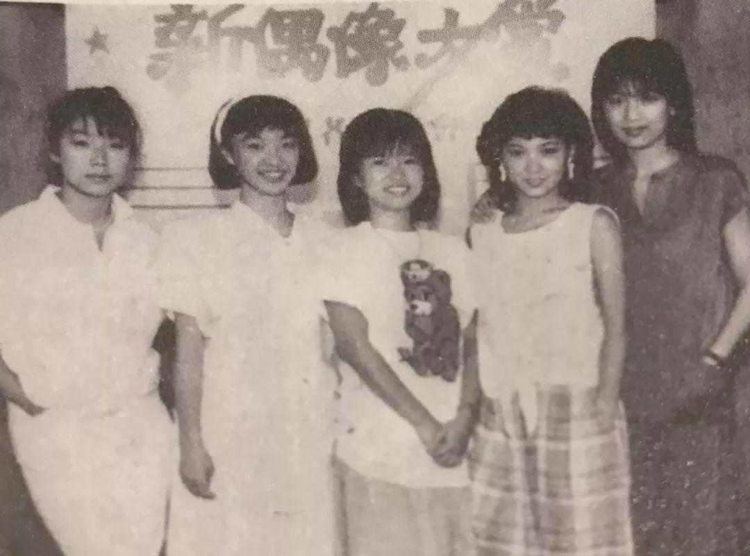 被港媒贴上失意而疯癫标签的不止蓝洁瑛…