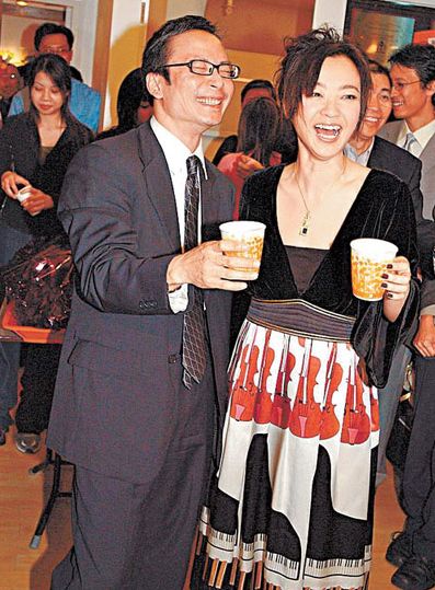 被港媒贴上失意而疯癫标签的不止蓝洁瑛…