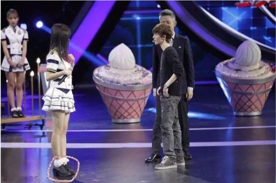 假脸、假唱、假敬业…姐,你到底还有啥是真的?