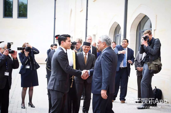 行,这次搞到真王子了…