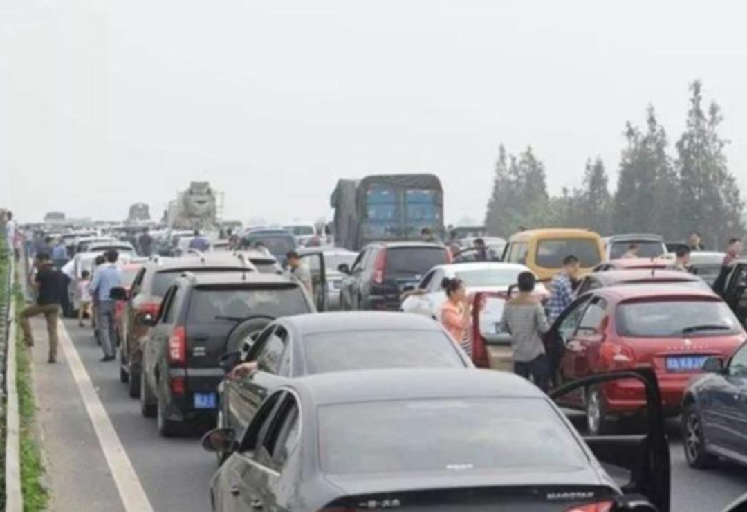 �ڰ��հ���ӣ�ÿ����10000���ڼ�װ���Ρ���