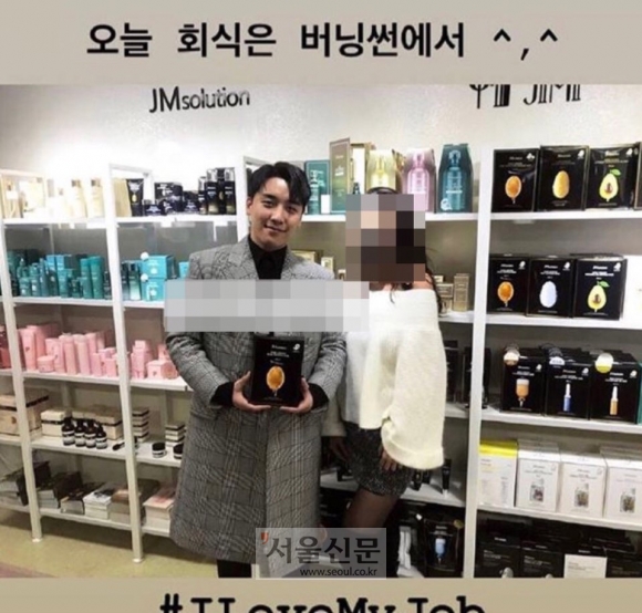 胜利夜店再曝30岁女演员疑似吸毒:两眼充血流口水