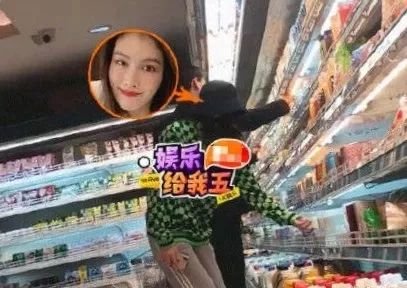 除了和亲爸闹“乌龙恋情”,她还秒删结婚证,隐婚被发现了?