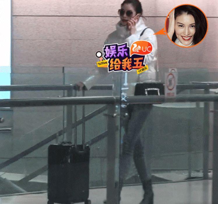 除了和亲爸闹“乌龙恋情”,她还秒删结婚证,隐婚被发现了?