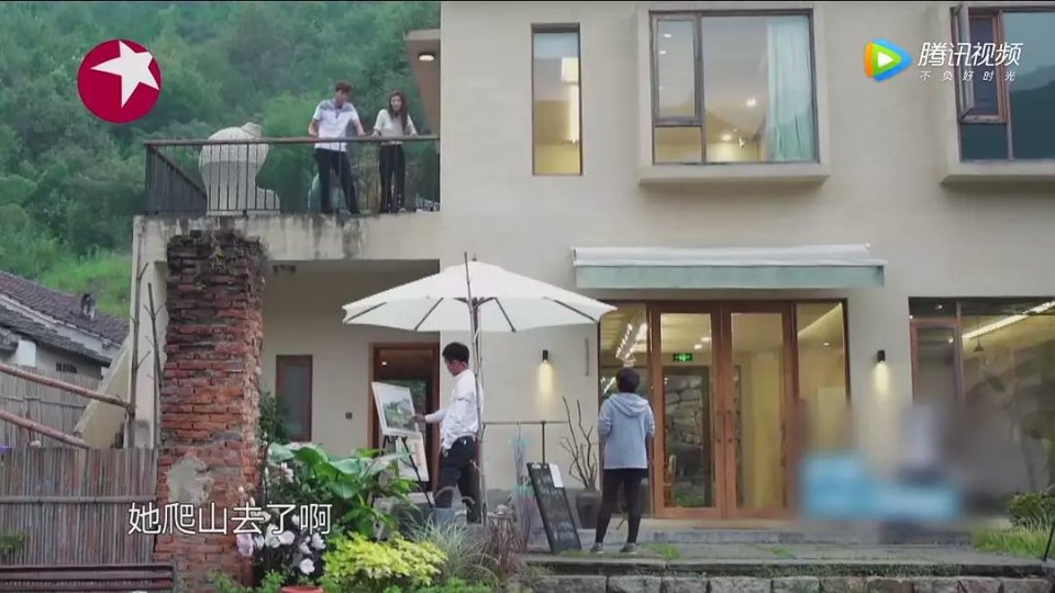 除了和亲爸闹“乌龙恋情”,她还秒删结婚证,隐婚被发现了?