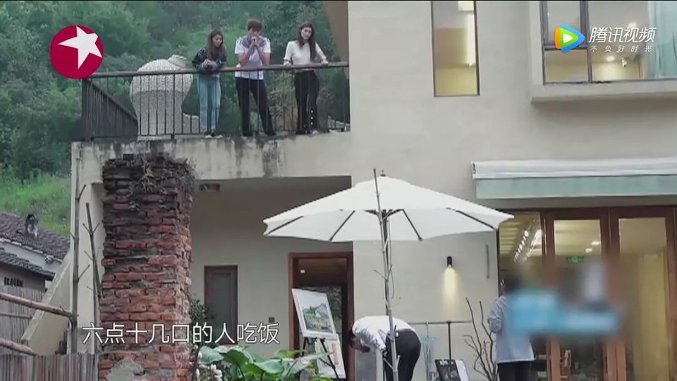 除了和亲爸闹“乌龙恋情”,她还秒删结婚证,隐婚被发现了?