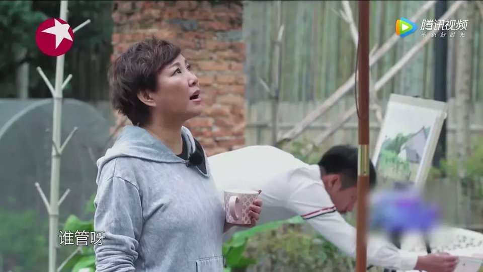 除了和亲爸闹“乌龙恋情”,她还秒删结婚证,隐婚被发现了?