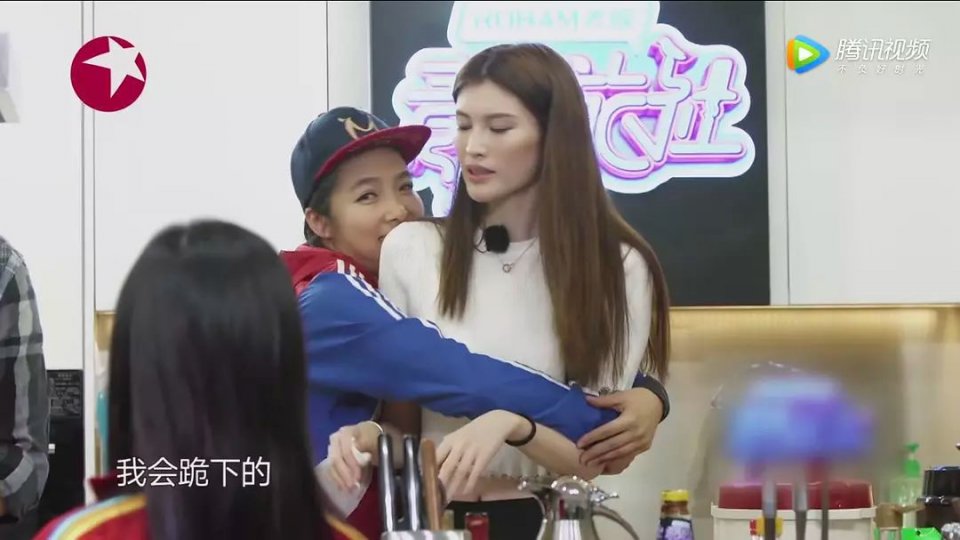 除了和亲爸闹“乌龙恋情”,她还秒删结婚证,隐婚被发现了?