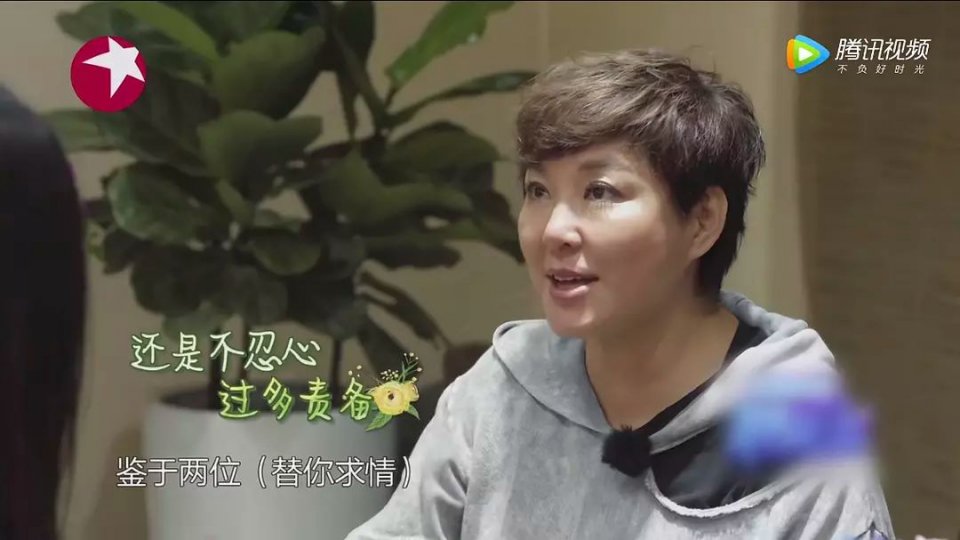 除了和亲爸闹“乌龙恋情”,她还秒删结婚证,隐婚被发现了?