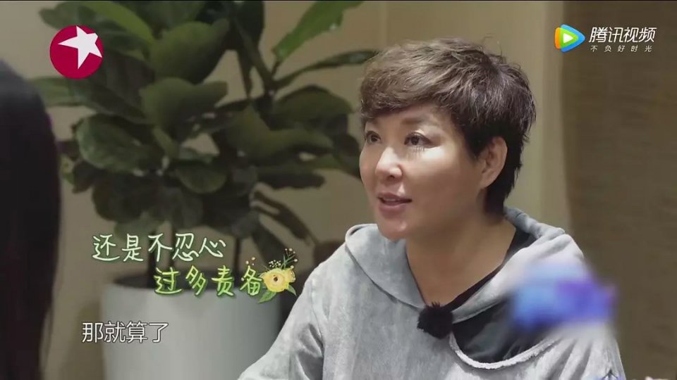 除了和亲爸闹“乌龙恋情”,她还秒删结婚证,隐婚被发现了?