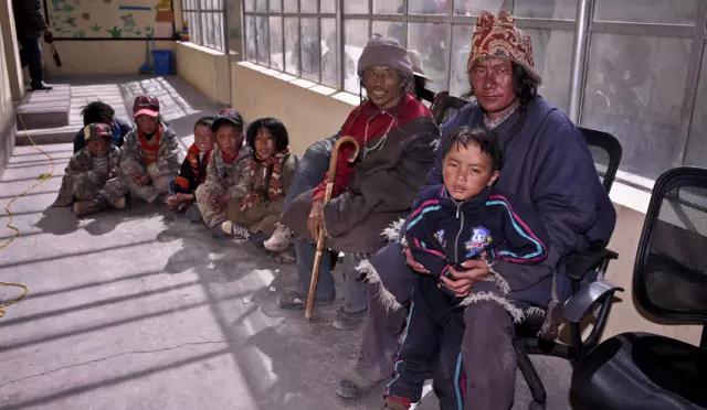 十年坚持,范冰冰“爱里的心”再度进藏做公益