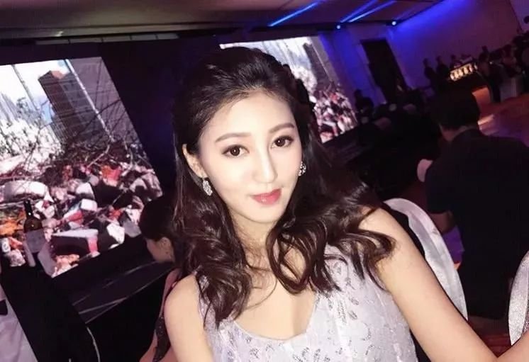 8个月离婚!怪他不要孩子?还是怪她出轨富豪?