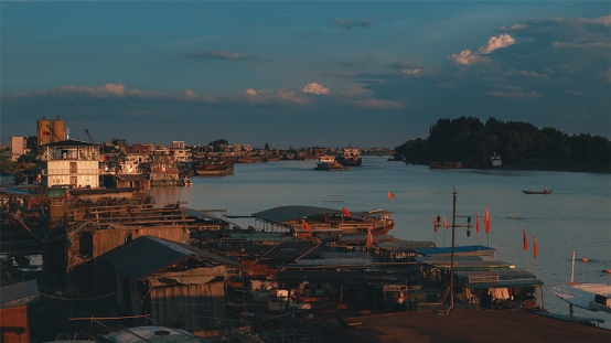 ��¼Ƭ�������������ڶ������ױ���Ȼ�ж����ˣ�ζ�ٲ��ִܵ�Զ��