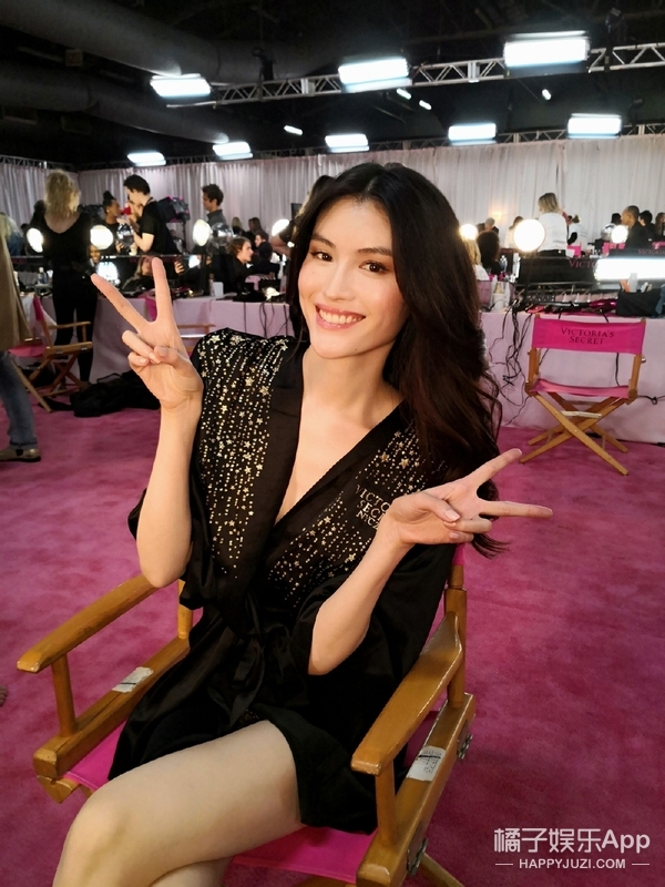 她的“绯闻男友”是亲爸?