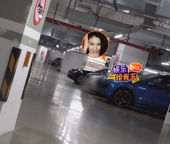 她的“绯闻男友”是亲爸?