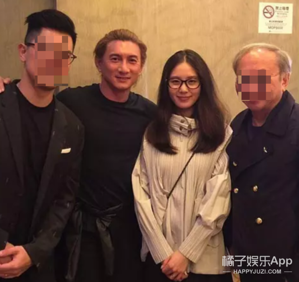 她的“绯闻男友”是亲爸?