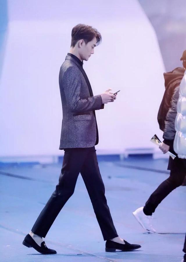 ������Ϸ���²���̬�����������Щ�ɱ񣬺�����Ů�У�