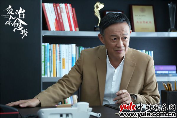 4金士杰饰演陈院长 《爱上你治愈我》“点名”网络暴力 颜书仁陈一凡解孙树困局