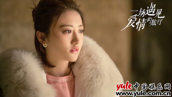 景甜剧照1 景甜新剧化身“颜艺girl” 《遇爱》收视双台破一