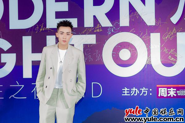 谷嘉诚亮相活动 谷嘉诚清爽出席盛典 获“最具潜力演员”奖